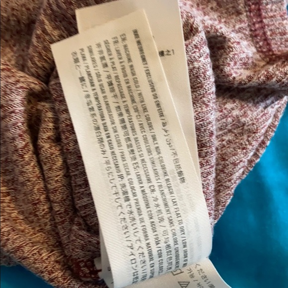 Hollistet maroon tee shirt - Picture 3 of 4